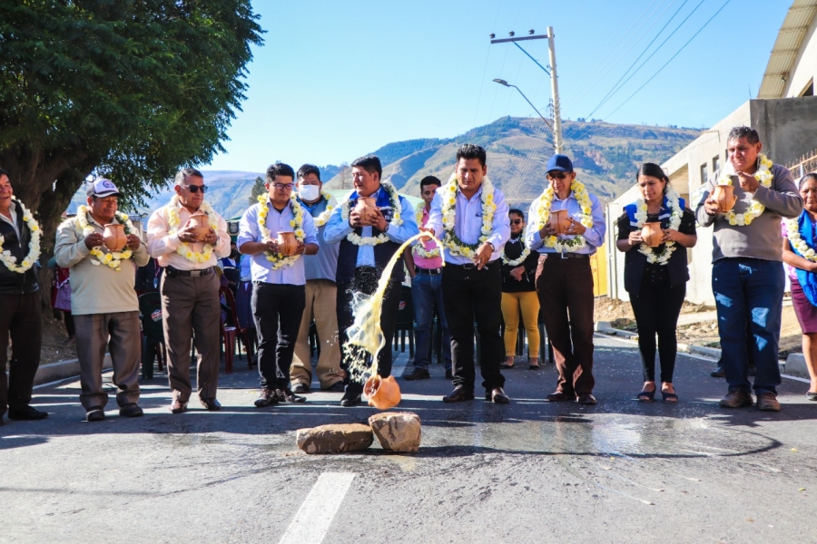 ENTEGAN ASFALTO FLEXIBLE EN LA OTB MAICA &ndash; DISTRITO1