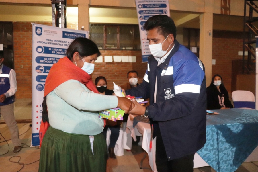 ENTREGAN MATERIAL EDUCATIVO AL PROGRAMA POST ALFABETIZACI&Oacute;N