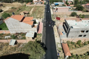 AVANZA ASFALTADO DE TRAMO DE LA CALLE BENEM&Eacute;RITOS DE LA PATRIA EN EL DISTRITO 1 DE SACABA