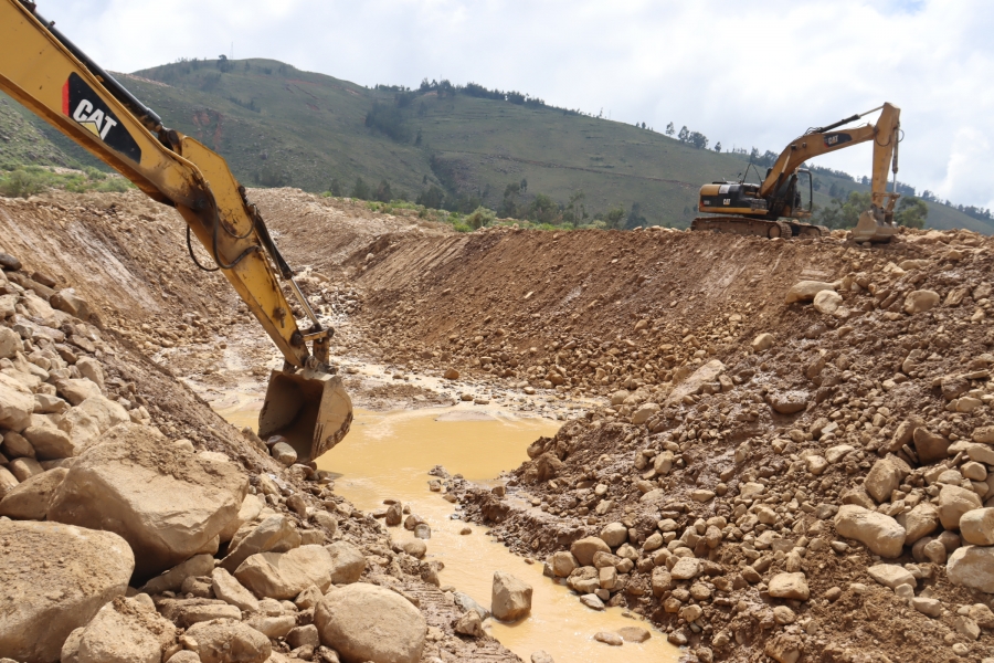 MAQUINARIA PESADA INTERVIENE PARTE BAJA DE LAQUI&Ntilde;A, FOSAS DE DISIPACI&Oacute;N TIENEN UN 40% DE AVANCE