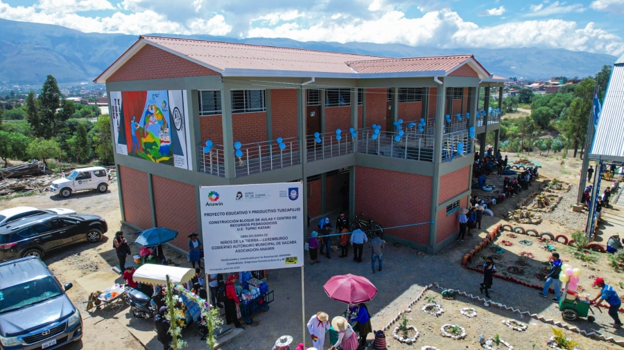 ALCALDE PEDRO GUTI&Eacute;RREZ ENTREG&Oacute; UN BLOQUE DE AULAS EN BENEFICIO DE LOS ESTUDIANTES DE LA UNIDAD EDUCATIVA TUPAC KATARI DEL DISTRITO LAVA LAVA