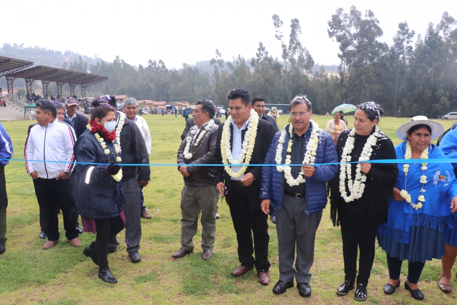 DISTRITO RURAL DE UCUCHI ESTRENA UN MODERNO CAMPO DEPORTIVO EN SU 108 ANIVERSARIO