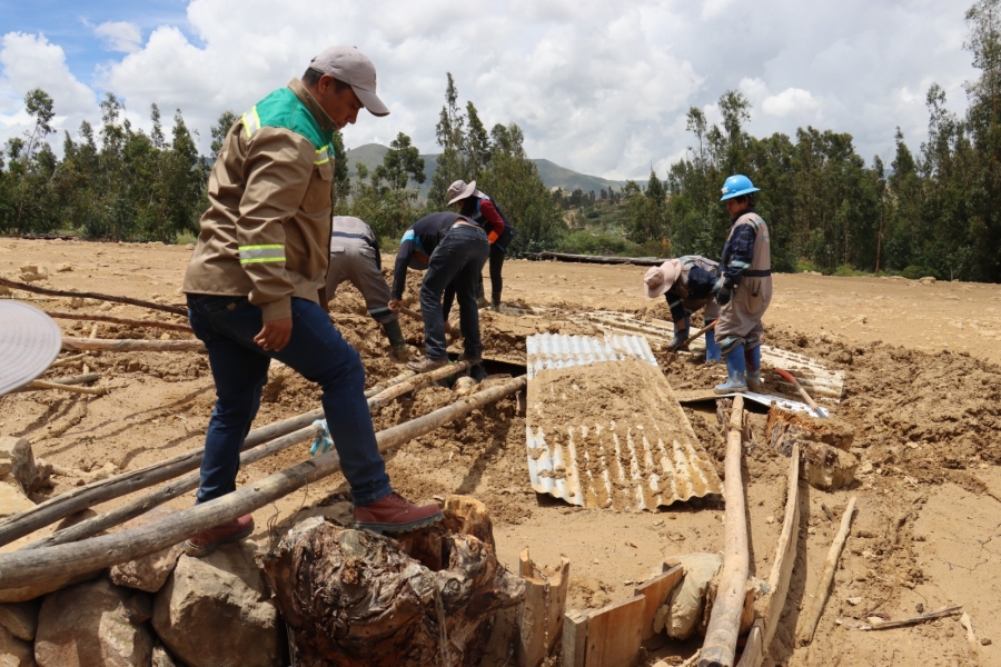 ALCALD&Iacute;A DE SACABA DESPLIEGA MAQUINARIA PESADA Y PERSONAL DE DIFERENTES UNIDADES PARA LA ATENCI&Oacute;N A DAMNIFICADOS POR MAZAMORRA EN LAQUI&Ntilde;A