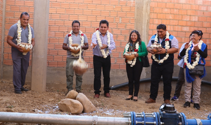 M&Aacute;S DE 1.600 VECINOS DE LA OTB CANAL PATA DEL DISTRITO LAVA LAVA DE SACABA SE BENEFICIAN CON AGUA POTABLE DE MISICUNI