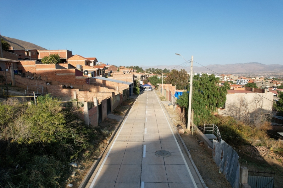 VECINOS DE LA OTB TACOLOMA SE BENEFICIAN CON EL PAVIMENTO R&Iacute;GIDO DE UNA V&Iacute;A Y EL MEJORAMIENTO DE UNA CANCHA MULTIFUNCIONAL