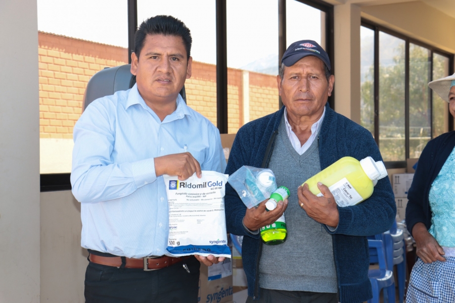 PRODUCTORES AGR&Iacute;COLAS DE CHI&Ntilde;ATA, PALCA, UCUCHI Y EL DISTRITO 5 DE SACABA SE BENEFICIAN CON LA ENTREGA DE INSUMOS FITOSANITARIOS PARA COMBATIR PLAGAS EN CULTIVOS