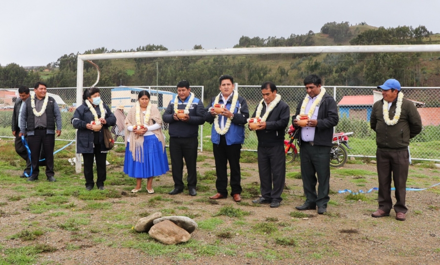 ENTREGAN ENMALLADO DE CAMPO DEPORTIVO Y BATER&Iacute;A DE BA&Ntilde;O EN AGUIRRE II