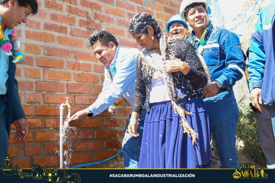 800 FAMILIAS DE LA OTB VILLA ENTRE R&Iacute;OS DEL DISTRITO 4 DE SACABA SE BENEFICIAN CON LA INTERCONEXI&Oacute;N DE MISICUNI PARA TENER AGUA POTABLE EN SUS HOGARES