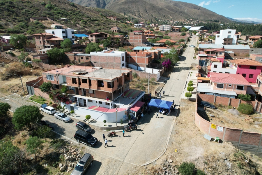 ALCALDE PEDRO GUTI&Eacute;RREZ ENTREGA EMPEDRADO Y CORDONES DE V&Iacute;A EN LA OTB COLORADOS DEL DISTRITO 3 PACATA EN BENEFICIO DE 500 HABITANTES