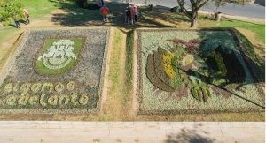 ALCALDE PEDRO GUTI&Eacute;RREZ ENTREGA EL MEJORAMIENTO DE LA ROTONDA DE LOS PESCADITOS QUE AHORA LUCE GRANDES ESCUDOS DE FLORES Y PLANTAS ORNAMENTALES