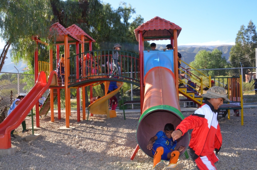NI&Ntilde;OS DE LA OTB CHAUPISUYO DEL DISTRITO 4 DE SACABA CUENTAN CON UN NUEVO Y MODERNO PARQUE