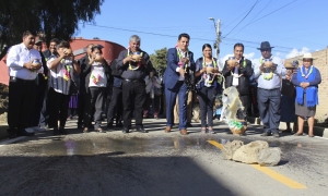 VECINOS DE LA OTB VIRGEN DE GUADALUPE DEL DISTRITO 4 SE BENEFICIAN CON LA ENTREGA DEL ASFALTADO DE V&Iacute;AS