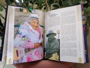 ALCALDE PEDRO GUTI&Eacute;RREZ PRESENTA EL LIBRO &ldquo;TEJIENDO HISTORIAS DE SACABA&rdquo; QUE EXPLORA LA CULTURA Y TRADICIONES DE LOS 12 DISTRITOS