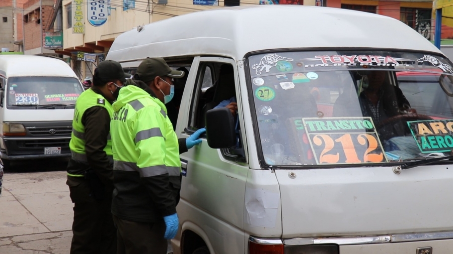 TRANSPORTISTAS Y PASAJEROS SON OBLIGADOS A UTILIZAR BARBIJOS