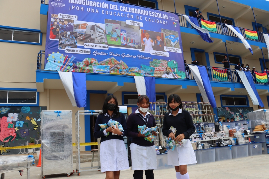 SACABA INICIA CLASES CON LA ENTREGA DE EQUIPAMIENTO, ALIMENTO COMPLEMENTARIO, TRANSPORTE ESCOLAR Y DOS CARROS CISTERNAS PARA LAS UNIDADES EDUCATIVAS