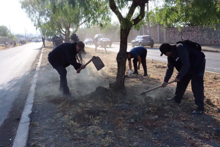 JORNADA DE LIMPIEZA Y TRABAJO COMUNITARIO ABARC&Oacute; SEIS KIL&Oacute;METROS DE LA AVENIDA CIRCUNVALACI&Oacute;N DE SACABA