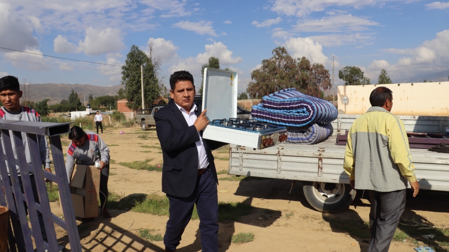 ALCALDE PEDRO GUTI&Eacute;RREZ VIDAURRE ENTREG&Oacute; AYUDA SOLIDARIA Y V&Iacute;VERES A CUATRO FAMILIAS EN SITUACI&Oacute;N VULNERABLE DE LA ZONA SUR DE SACABA