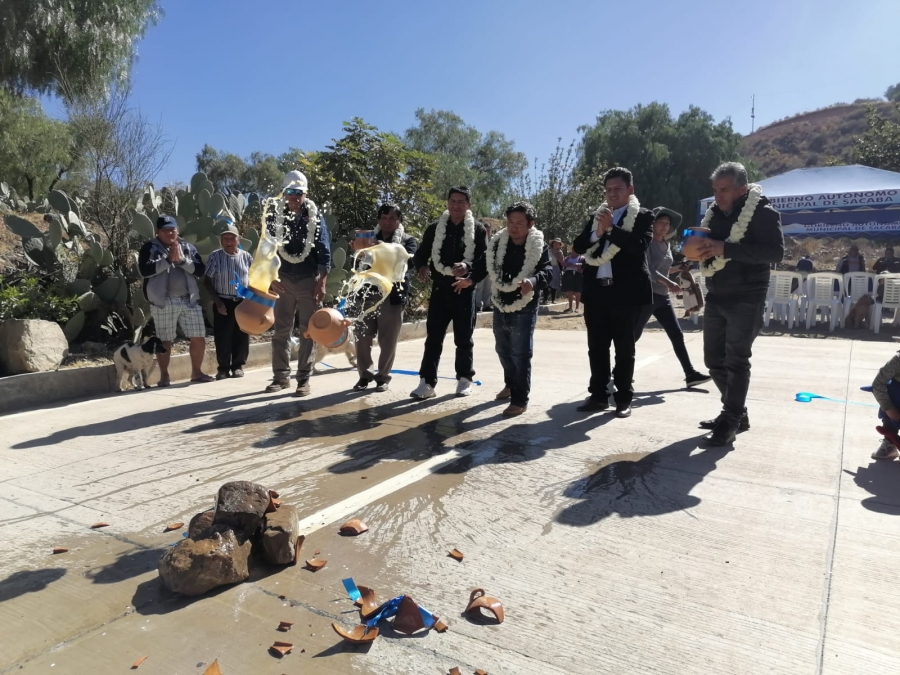 PAVIMENTO R&Iacute;GIDO EN LA OTB EL ENCANTO DEL DISTRITO 3 PACATA BENEFICIA A M&Aacute;S DE 300 HABITANTES