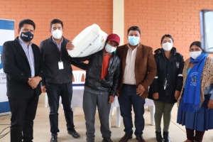 ALCALDE PEDRO GUTIERREZ ENTREGA FERTILIZANTES A PRODUCTORES SACABE&Ntilde;OS