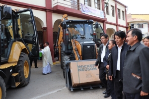 ENTREGAN EQUIPO PESADO PARA ACELERAR LA CONSTRUCCI&Oacute;N DE REDES DE AGUA POTABLE