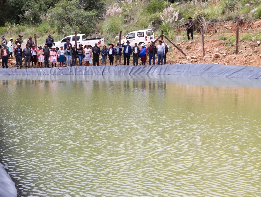 ALCALDE PEDRO GUTI&Eacute;RREZ ENTREG&Oacute; TRES ATAJADOS CON GEOMEMBRANAS EN EL DISTRITO RURAL CHI&Ntilde;ATA PARA FORTALECER AL SECTOR PRODUCTIVO