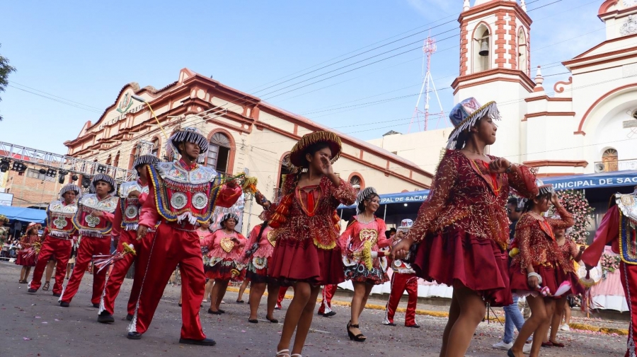 SACABA BRILL&Oacute; CON LA FASTUOSA ENTRADA FOLKL&Oacute;RICA EN HONOR A LA VIRGEN DEL AMPARO