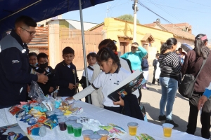 ESTUDIANTES PARTICIPAN DE FERIAS EN DISTRITOS PARA ESCOGER LOS PRODUCTOS DEL ALIMENTO COMPLEMENTARIO ESCOLAR EN SACABA: PARA 2026 SE PREV&Eacute; UNA INVERSI&Oacute;N DE 24 MILLONES DE BOLIVIANOS