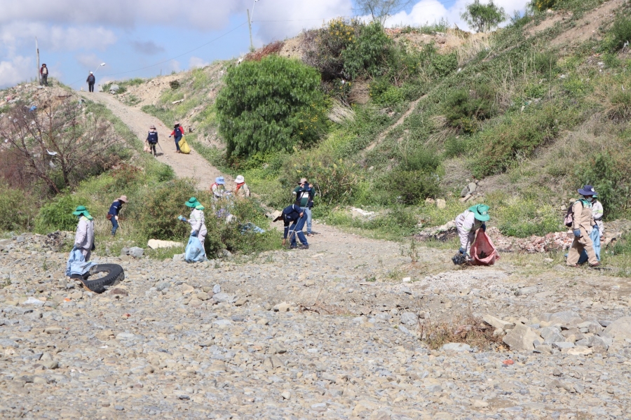SACABA REALIZ&Oacute; UNA JORNADA DE LIMPIEZA EN EL PARQUE METROPOLITANO DE AROCAGUA