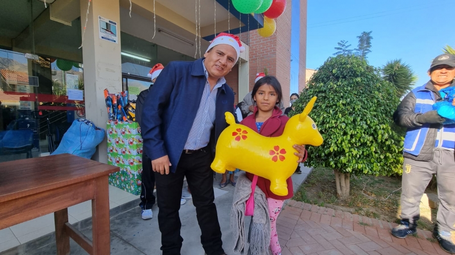 ALCALD&Iacute;A DE SACABA ENTREGA REGALOS A NI&Ntilde;OS EN LOS DIFERENTES DISTRITOS