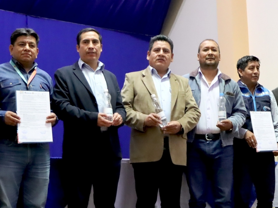 &iexcl;D&Iacute;A HIST&Oacute;RICO!: EMAPAS Y MISICUNI FIRMAN CONTRATO PARA DOTAR DE AGUA POTABLE A M&Aacute;S DE 60 MIL HABITANTES DE SACABA