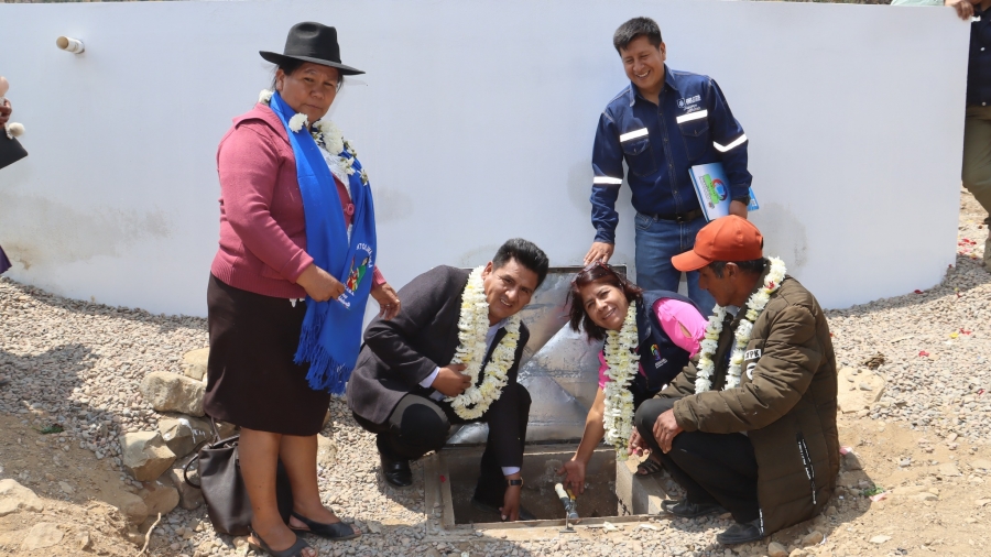 COMUNIDAD KEWI&Ntilde;A PAMPA DEL DISTRITO RURAL UCUCHI SE BENEFICIA CON UN TANQUE CON CAPACIDAD DE ALMACENAR 27 MIL LITROS DE AGUA