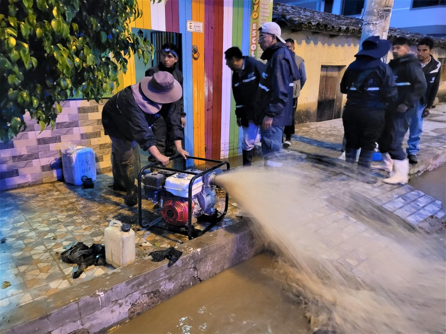 LA UGR DE SACABA ATIENDE EMERGENCIAS POR LLUVIA TORRENCIAL QUE ANEG&Oacute; ALGUNAS VIVIENDAS Y UNA GUARDER&Iacute;A