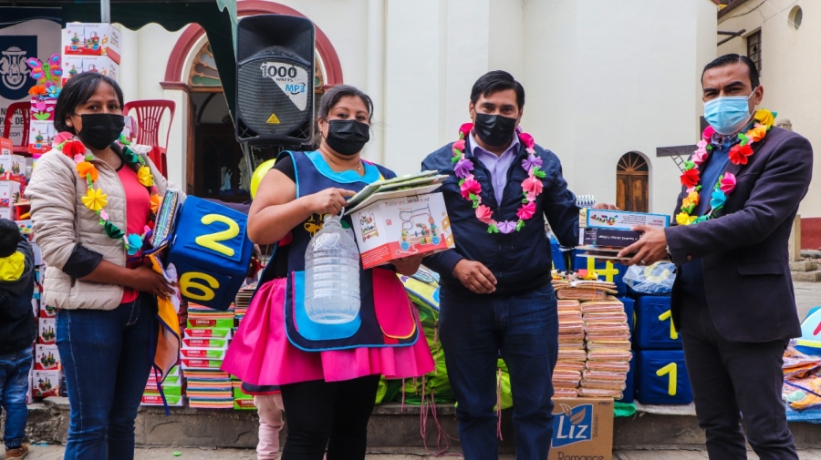 ENTREGAN MATERIAL DID&Aacute;CTICO A 22 CENTROS INFANTILES DE SACABA