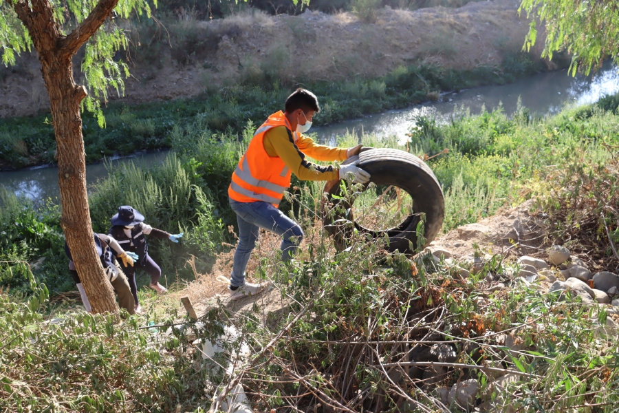 REALIZAN LIMPIEZA DE LAS FRANJAS DE SEGURIDAD DEL R&Iacute;O MAYLANCO EN SACABA