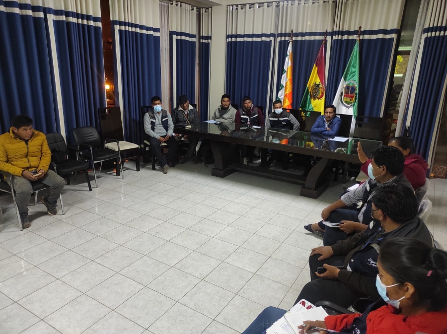 GRIPE AVIAR: SENASAG Y ALCALD&Iacute;A DE SACABA SOCIALIZAN MEDIDAS DE CONTENCI&Oacute;N E INFORMACI&Oacute;N A OTBs CERCANAS A GRANJAS AFECTADAS