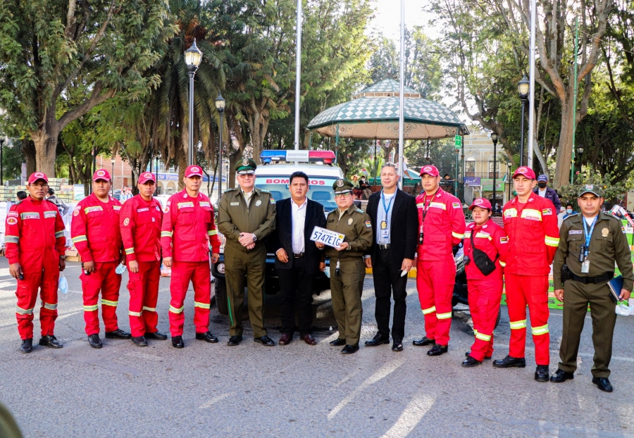 SACABA FORTALECE LA SEGURIDAD CIUDADANA CON LA ENTREGA DE UNA AMBULANCIA Y EQUIPAMIENTO A LA POLIC&Iacute;A CON UNA INVERSI&Oacute;N DE M&Aacute;S DE 1.3 MILLONES DE BOLIVIANOS