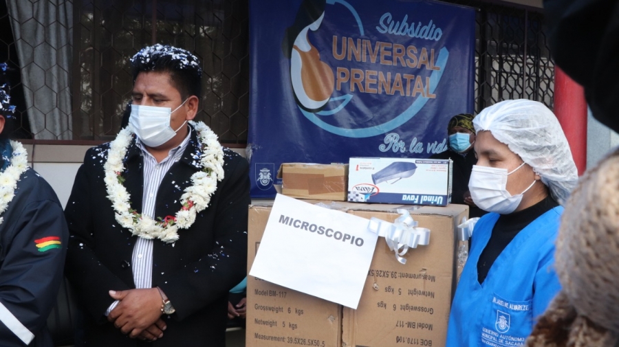 ALCALDE ENTREGA EQUIPAMIENTO Y M&Eacute;DICAMENTOS PARA REFORZAR EL SISTEMA DE SALUD