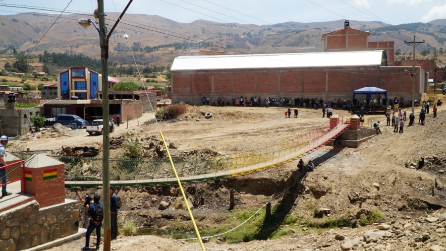 CHI&Ntilde;ATA ESTRENA NUEVO PUENTE PEATONAL SOBRE EL R&Iacute;O CHOQUECHAMPI