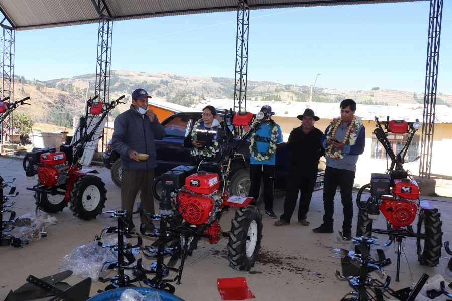 ENTREGAN MOTOAZADAS A PRODUCTORES DE MELGA