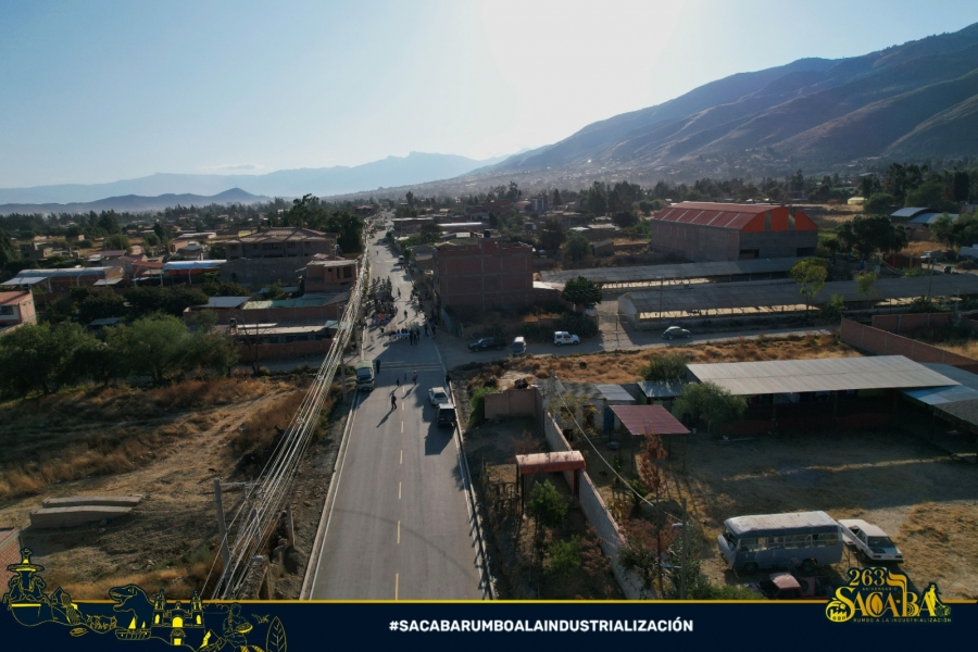 ALCALDE PEDRO GUTI&Eacute;RREZ HIZO LA ENTREGA DE M&Aacute;S DE 600 METROS DE ASFALTO EN LA AVENIDA SAN RAFAEL AL NORTE DEL DISTRITO 1 DE SACABA