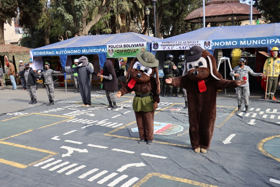 ESTUDIANTES SACABE&Ntilde;OS SE CAPACITAN CONTRA LA VIOLENCIA, PREVENCI&Oacute;N DE DELITOS E INCENDIOS EN UNA FERIA INFORMATIVA DE SEGURIDAD CIUDADANA