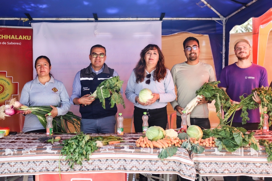 SACABA CONMEMOR&Oacute; EL D&Iacute;A DE LA ALIMENTACI&Oacute;N SALUDABLE CON UNA FERIA INFORMATIVA EN LA PLAZA 6 DE AGOSTO