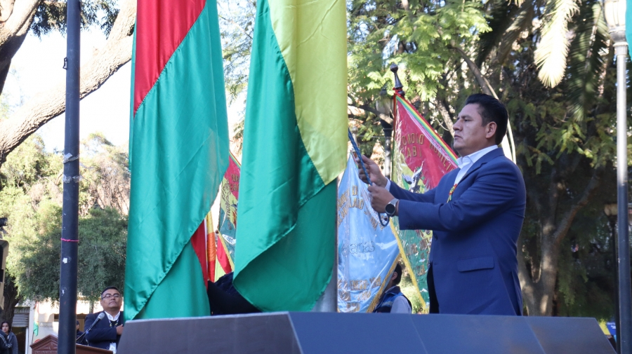 SACABA RINDI&Oacute; SU HOMENAJE A LA BANDERA CON UN ACTO C&Iacute;VICO EN LA PLAZA 6 DE AGOSTO