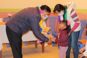 SACABA ENTREGA MATERIALES A NI&Ntilde;OS Y NI&Ntilde;AS DE FAMILIAS ESCASOS RECURSOS