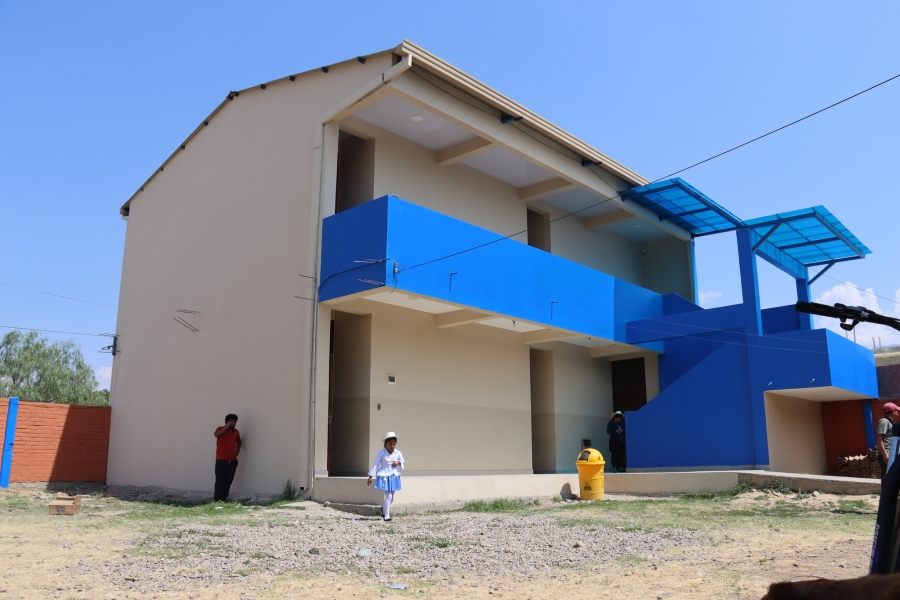 ESTUDIANTES DE LA UNIDAD EDUCATIVA 1RO DE MAYO SE BENEFICIAN CON UN BLOQUE DE AULAS Y MOBILIARIO CON UNA INVERSI&Oacute;N DE M&Aacute;S DE 500 MIL BOLIVIANOS