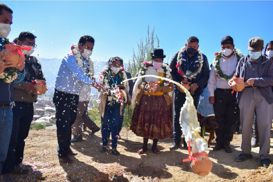 ALCALDE ENTREGA ALCANTARILLADO SANITARIO A LA JUNTA VECINAL EL POL&Iacute;GONO