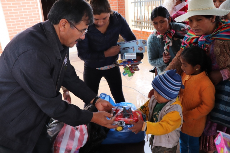 ALCALD&Iacute;A AGASAJA A LOS NI&Ntilde;OS DEL DISTRITO 6 EL ABRA